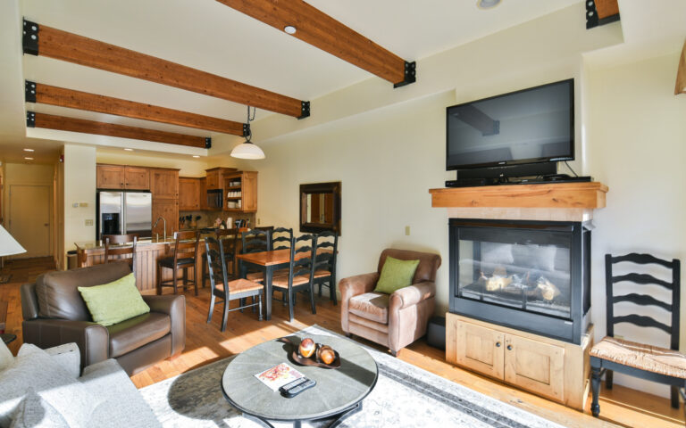 24_Living Room.Kitchen