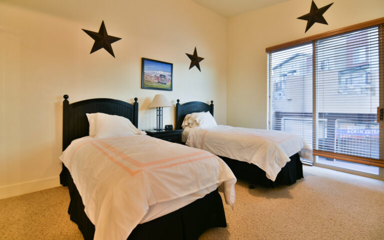 25_Guest Bedroom